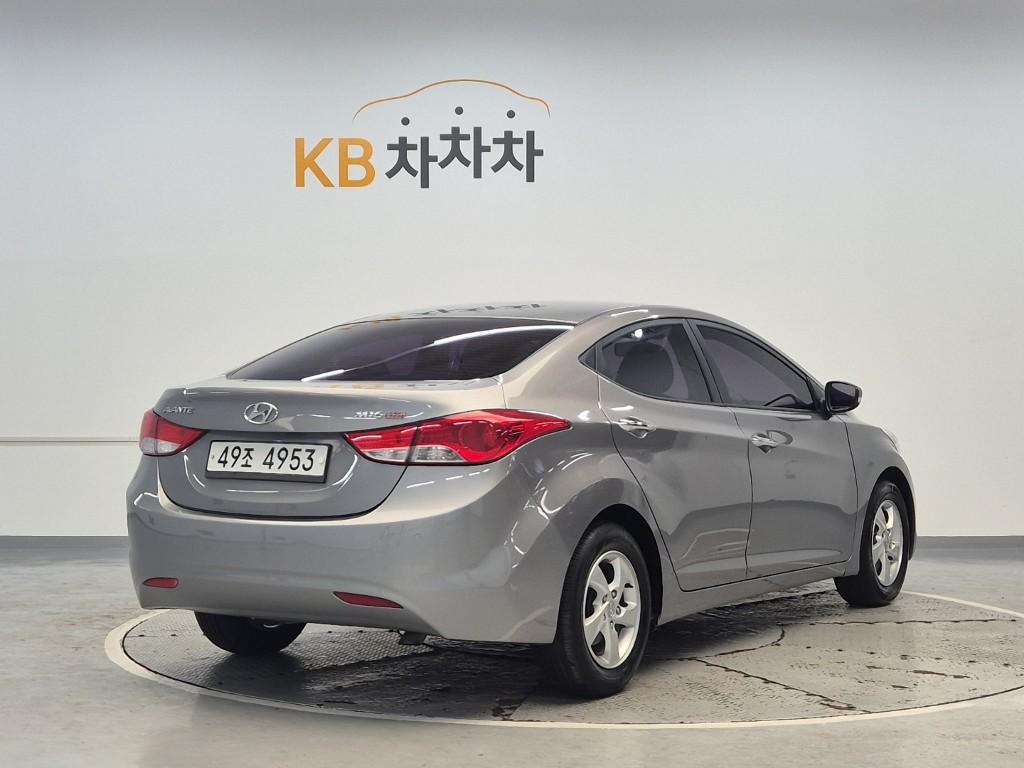 Hyundai Avante MD Luxury 1.6 GDi 4