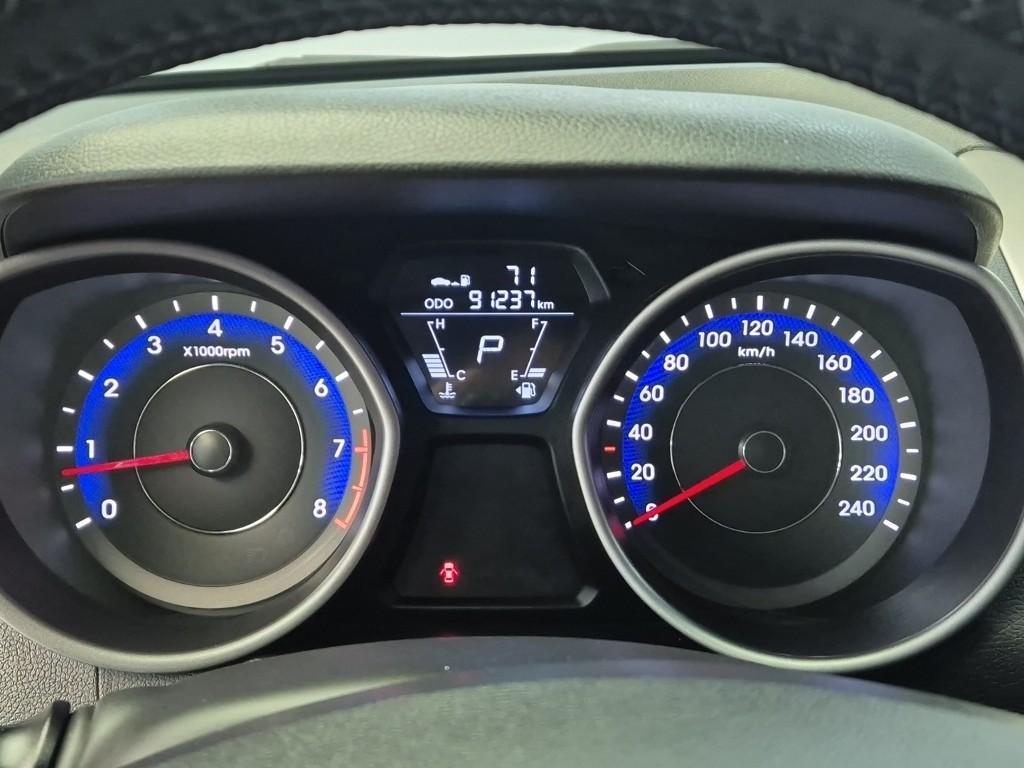 Hyundai Avante MD Luxury 1.6 GDi 7