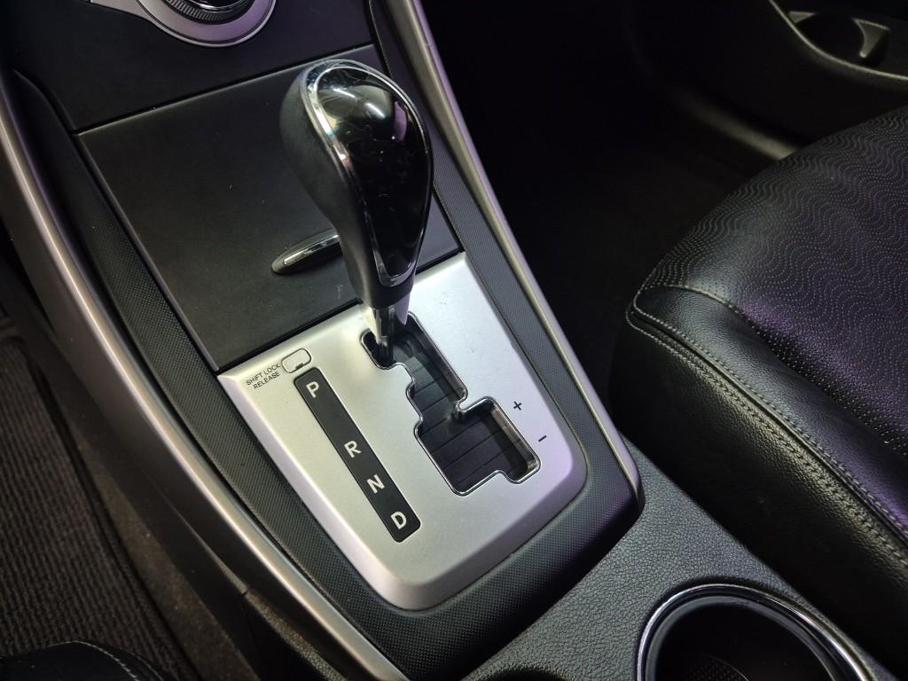 Hyundai Avante MD Luxury 1.6 GDi 9