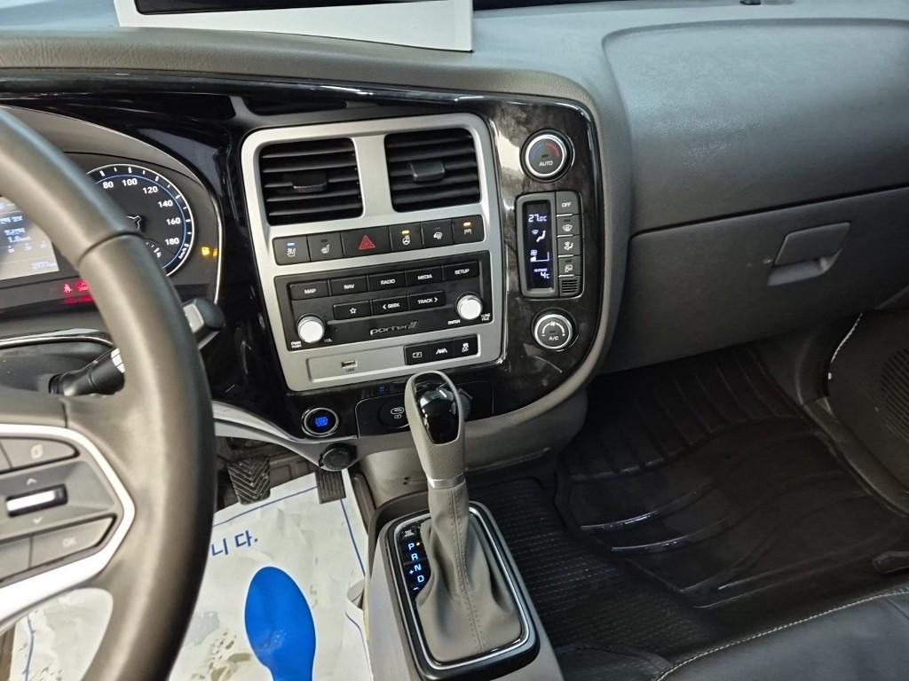 Hyundai Porter II LPG Super Cab LPG Fixed Floor Long Wheelbase Super Cab 10