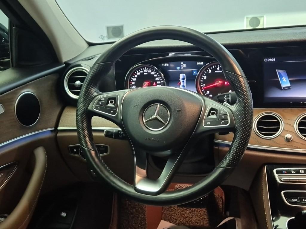 Mercedes-Benz E-Class Exclusive Standard 10