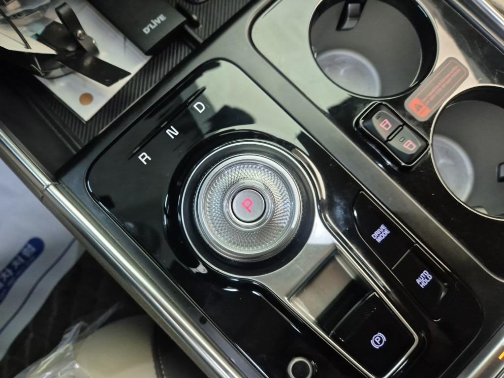 Kia Carnival KA4 Signature G3.5 Gasoline High Limousine 9