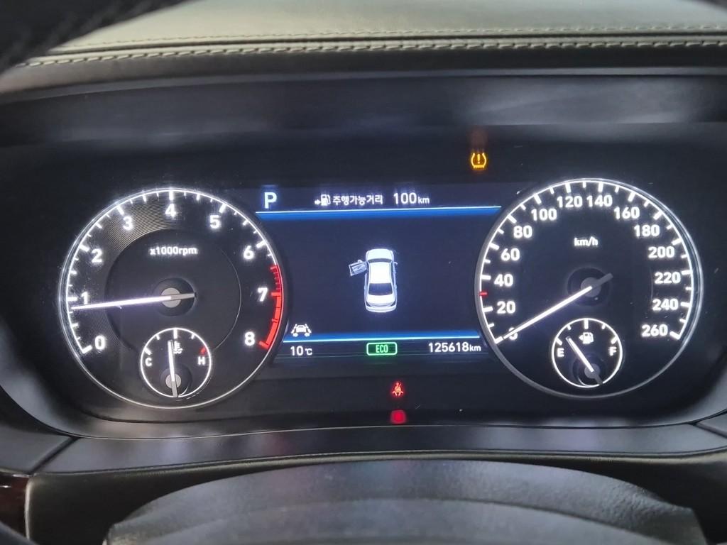 Genesis EQ900 Prestige 5.0 GDi AWD 7