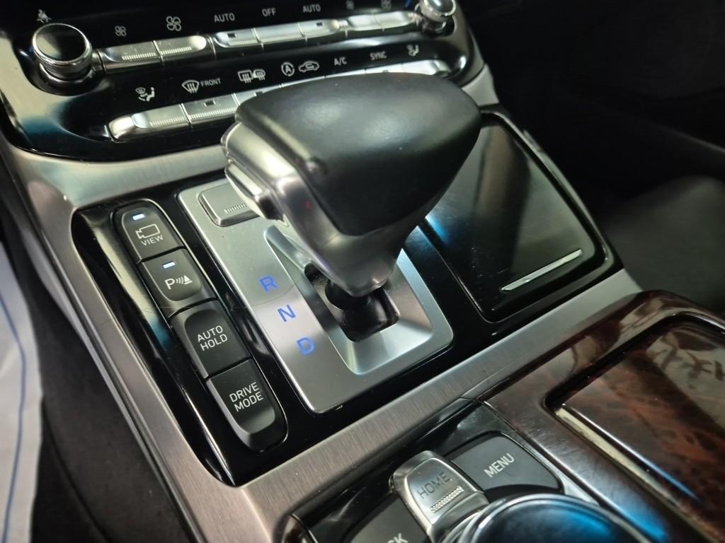 Genesis EQ900 Prestige 5.0 GDi AWD 9