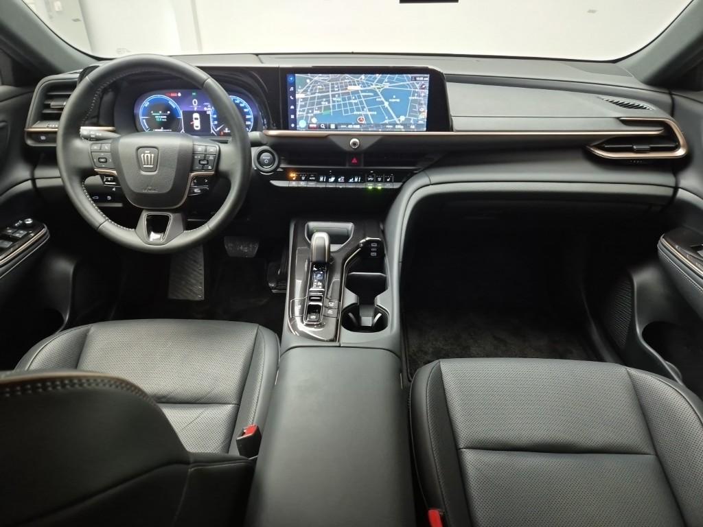 TOYOTA Crown (16th Generation) 2.5 Hybrid