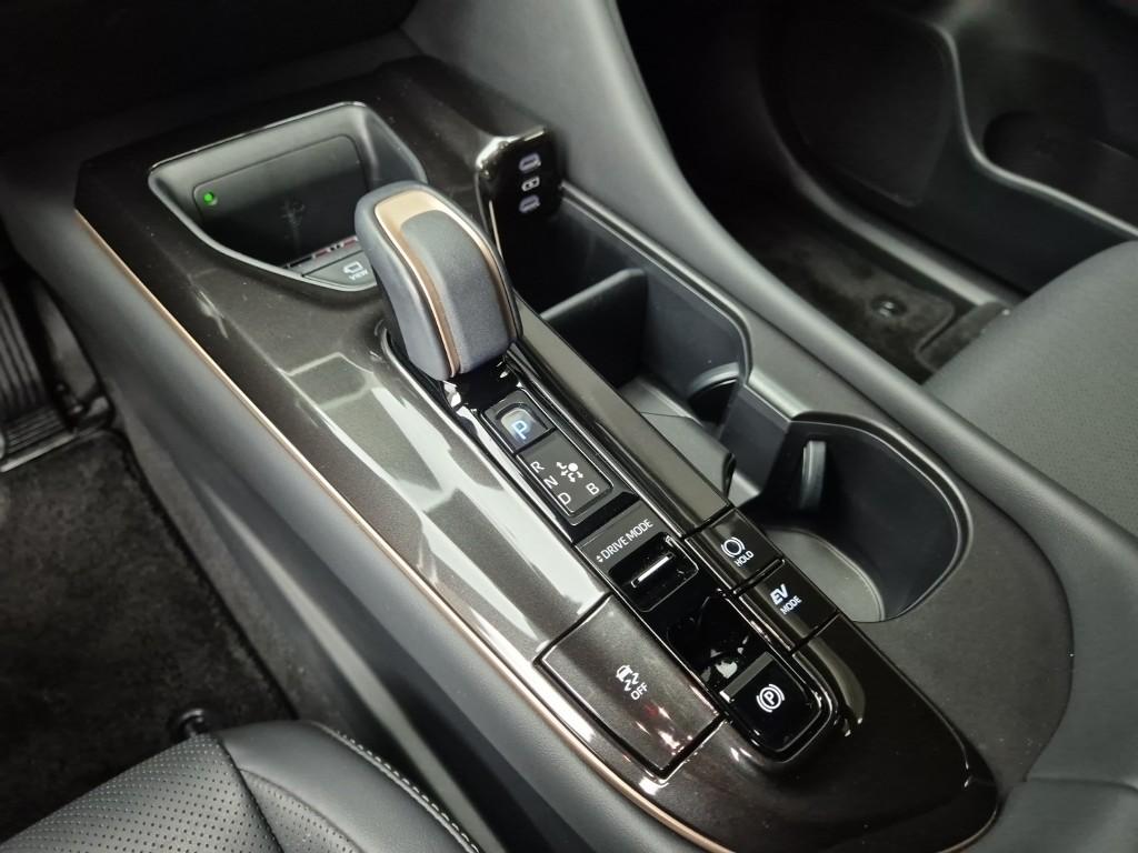 TOYOTA Crown (16th Generation) 2.5 Hybrid