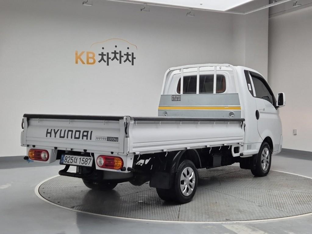 Hyundai Porter II Long Wheelbase Premium LPG 2.5 Turbo Long Wheelbase Super Cab 4