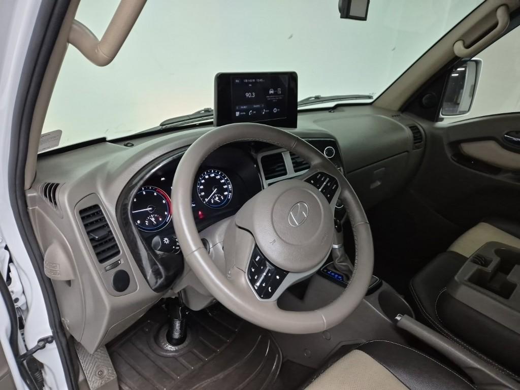 Hyundai Porter II Long Wheelbase Premium LPG 2.5 Turbo Long Wheelbase Super Cab 7