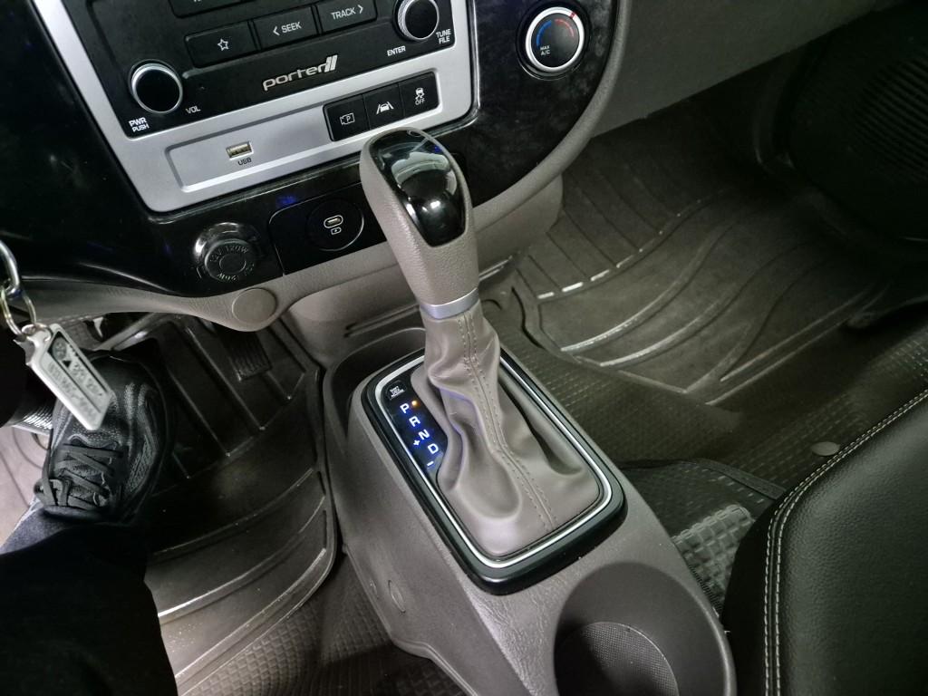 Hyundai Porter II Long Wheelbase Premium LPG 2.5 Turbo Long Wheelbase Super Cab 8