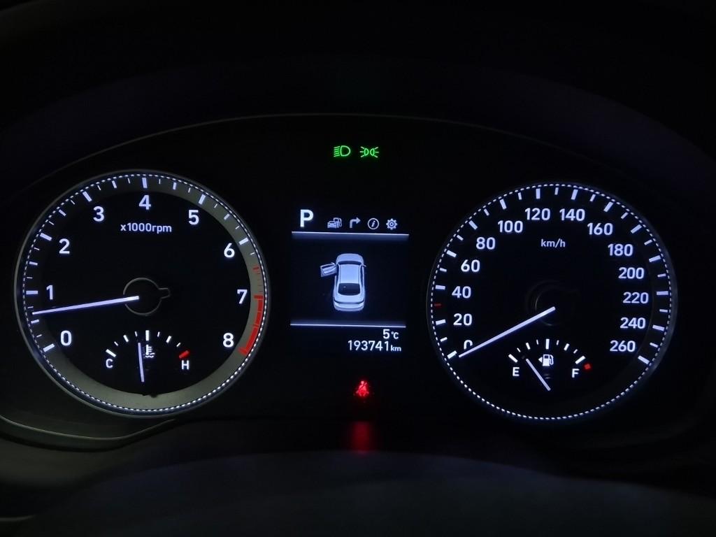 Hyundai Grandeur IG Modern 3.0 LPi 7