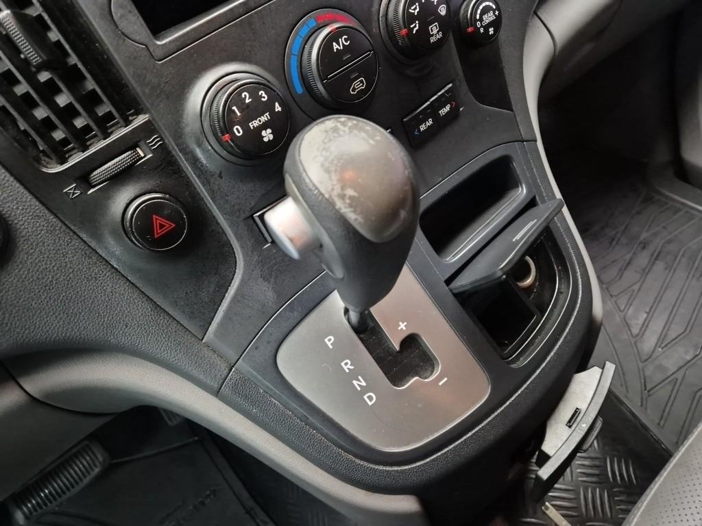 Hyundai Starex Grand CVX Deluxe 2.5 VGT/ WGT Wagon 9