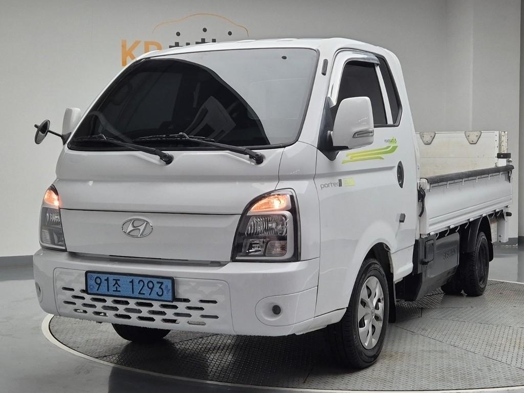 Hyundai Porter II Electric Powergate Long Wheelbase Super Cab 2