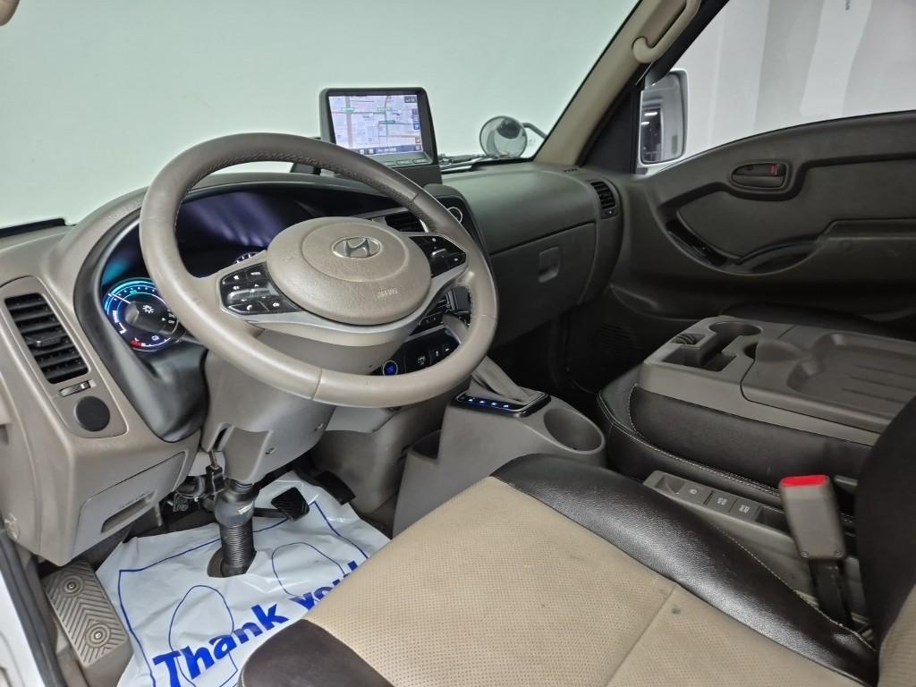 Hyundai Porter II Electric Powergate Long Wheelbase Super Cab 7