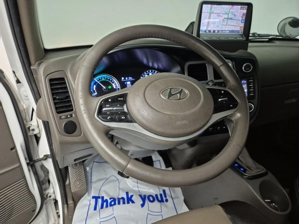 Hyundai Porter II Electric Powergate Long Wheelbase Super Cab 9