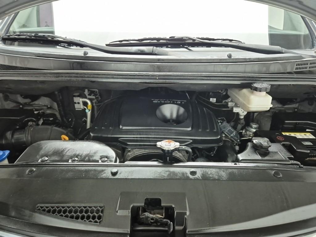 Hyundai Starex Grand CVX Deluxe 2.5 VGT/ WGT 5 Van 6