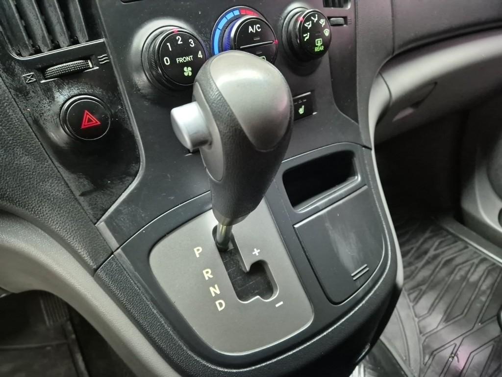 Hyundai Starex Grand CVX Deluxe 2.5 VGT/ WGT 5 Van 9