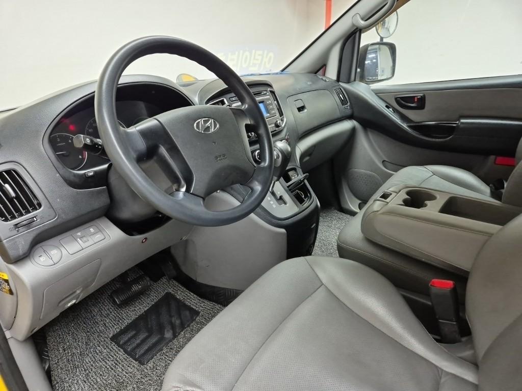 Hyundai Starex Grand Smart 2.5 VGT/ WGT Wagon 8