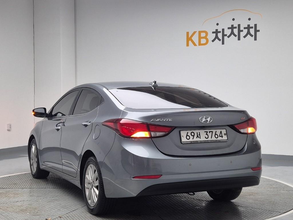 Hyundai Avante MD Smart 1.6 GDi 3