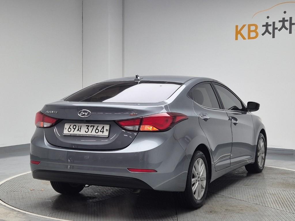 Hyundai Avante MD Smart 1.6 GDi 4