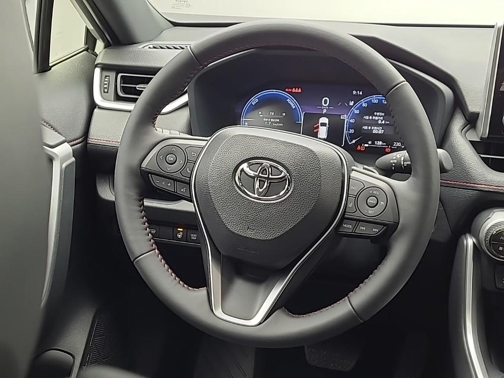 Toyota RAV4 XSE 2.5 PHEV AWD 10