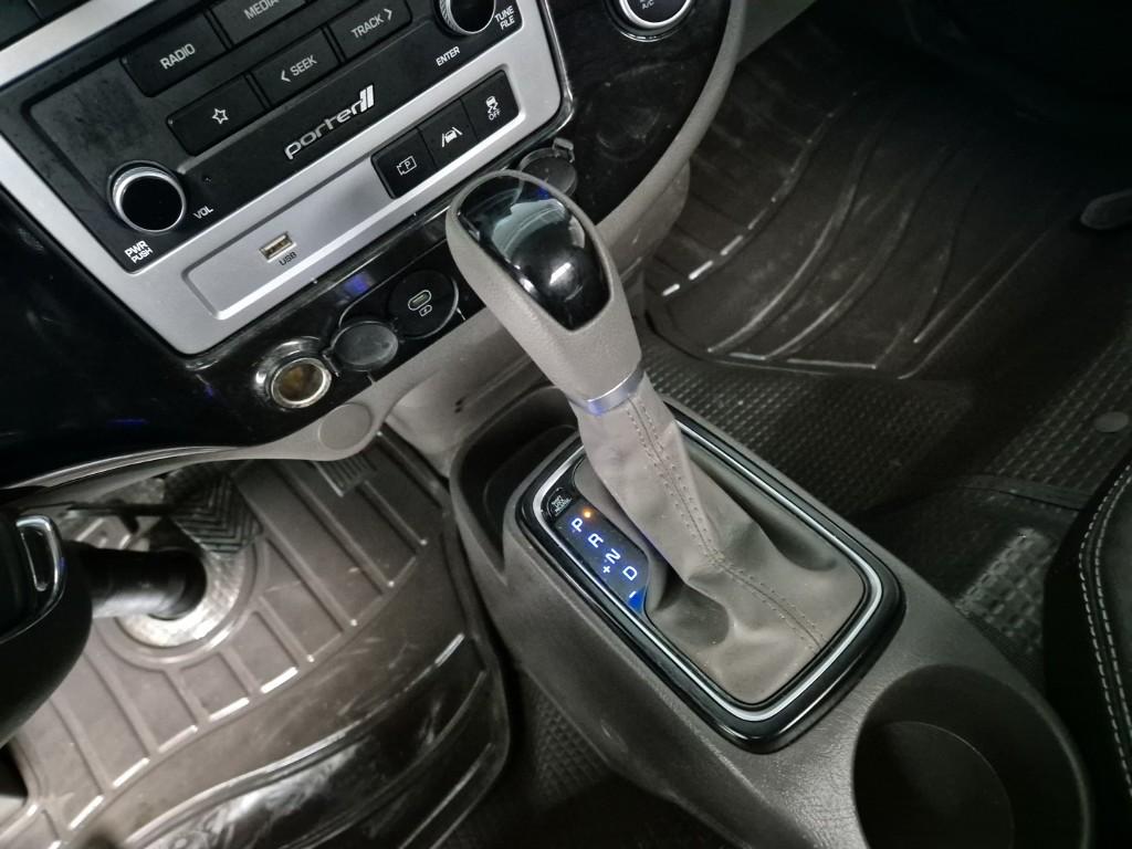 Hyundai Porter II Long Wheelbase Premium LPG 2.5 Turbo Long Wheelbase Super Cab 8