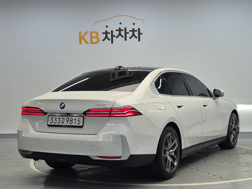 BMW 5 Series 8 Generation 520i — фото 3