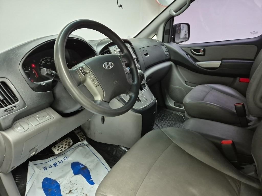 Hyundai Starex Grand CVX Luxury 2.5 VGT/ WGT 5 Van 8