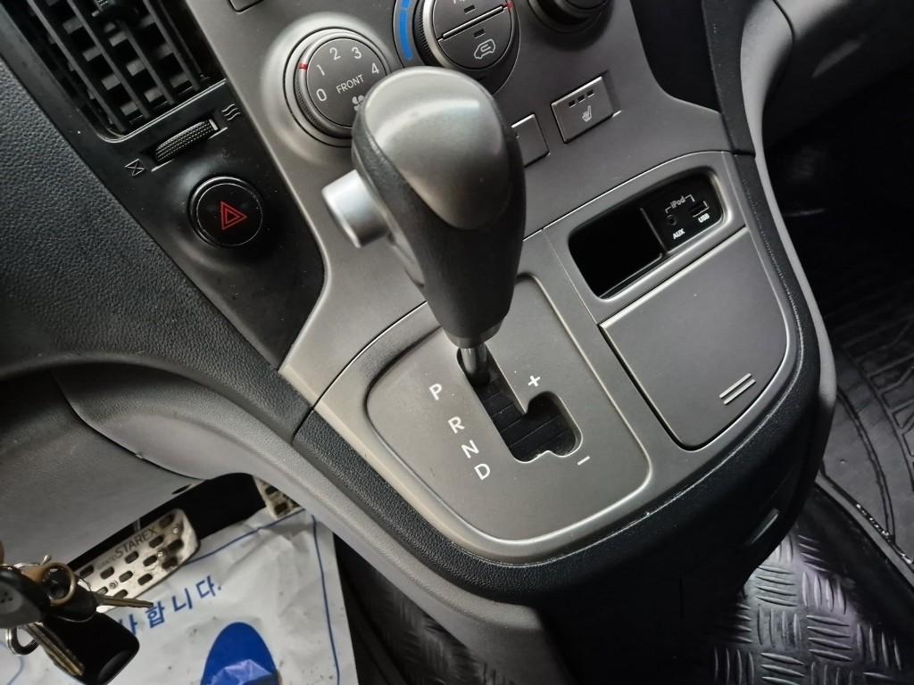 Hyundai Starex Grand CVX Luxury 2.5 VGT/ WGT 5 Van 9