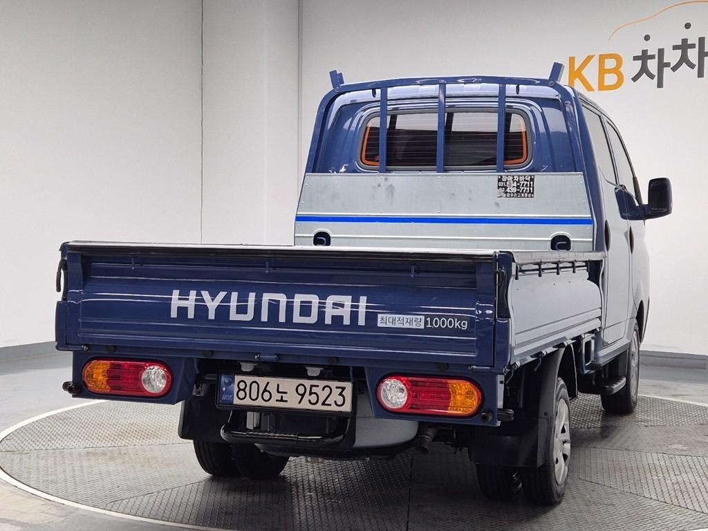 Hyundai Porter II Long Wheelbase Premium LPG 2.5 Turbo Long Wheelbase Double Cab 4