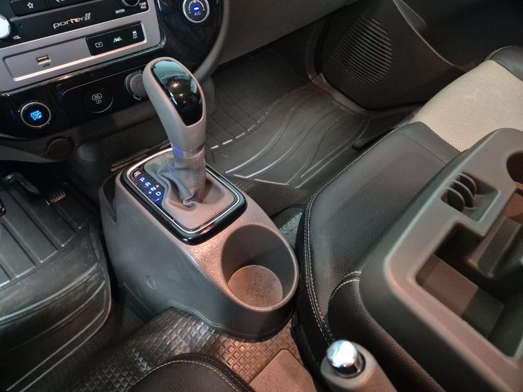 Hyundai Porter II Long Wheelbase Premium LPG 2.5 Turbo Long Wheelbase Double Cab 8