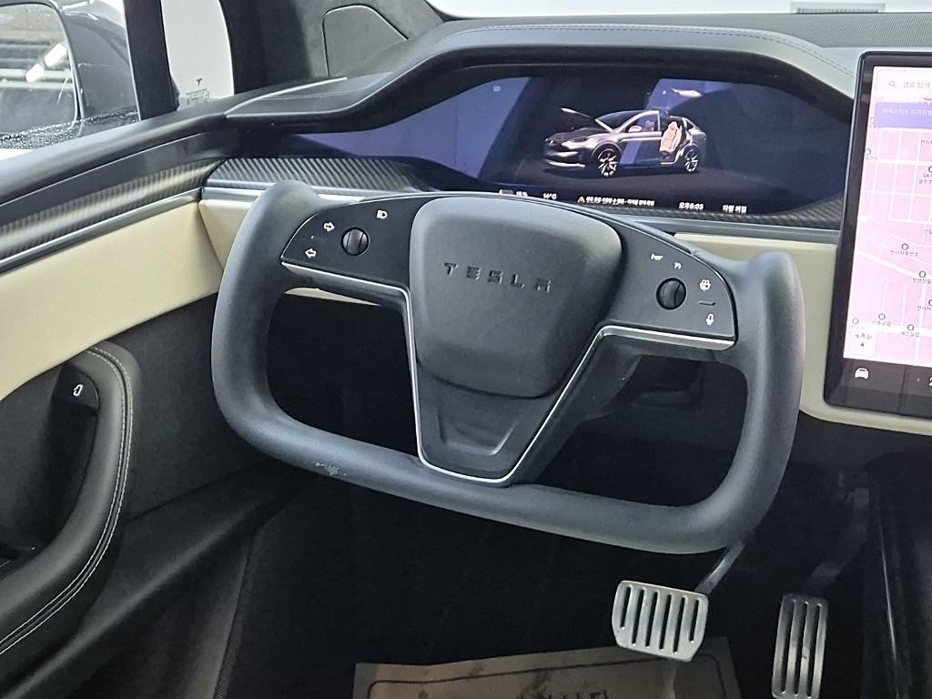 Tesla Model X AWD Plaid 10