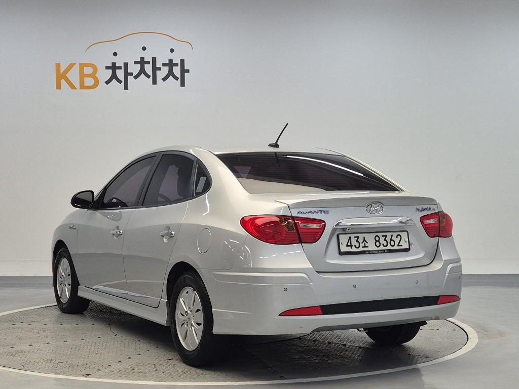 Hyundai Avante Hybrid I4 LPi DOHC 3