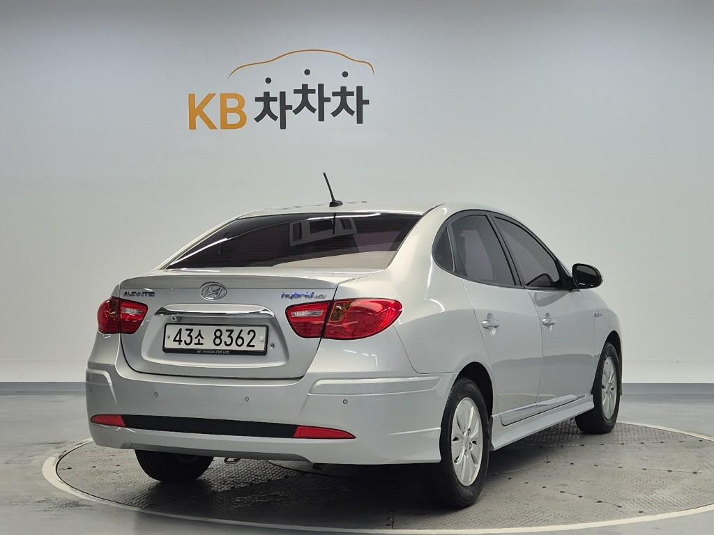 Hyundai Avante Hybrid I4 LPi DOHC 4