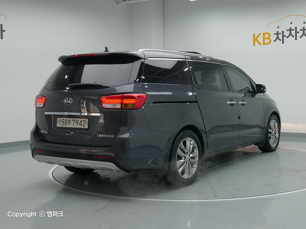 Kia Carnival 2016 photo 3