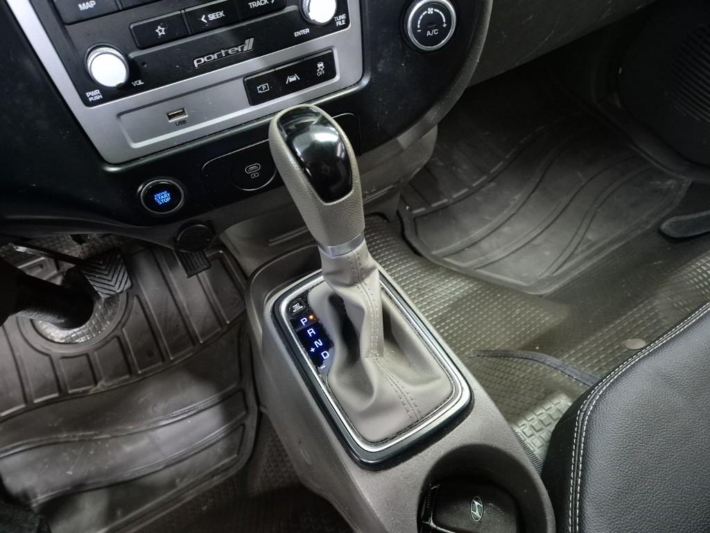 Hyundai Porter II LPG Manual LPG Wing body Manual Long Wheelbase Super Cab 9