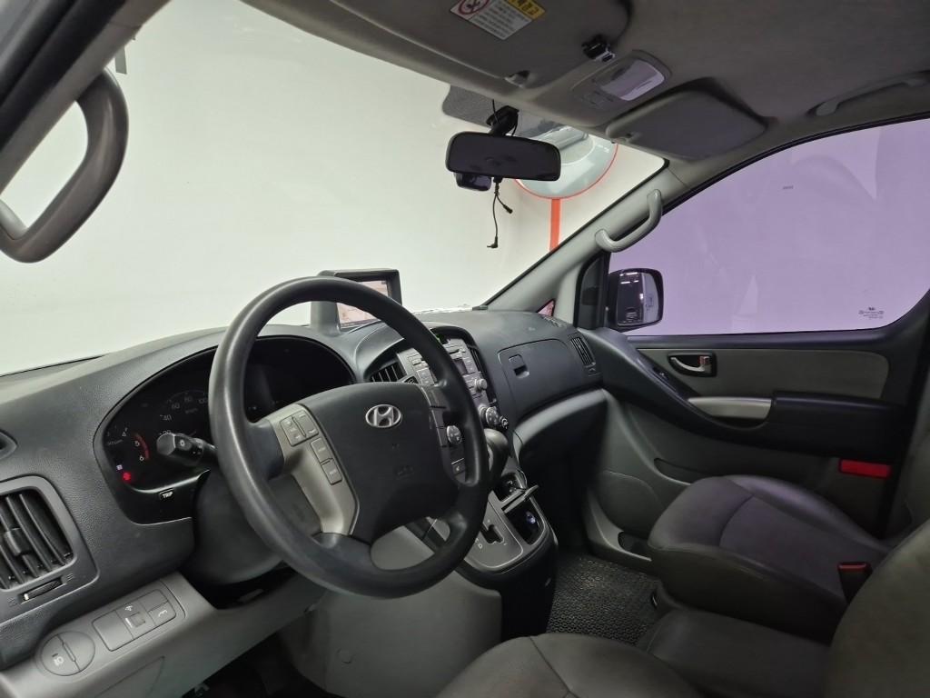 Hyundai Starex Grand CVX Luxury 2.5 VGT/ WGT Wagon 8