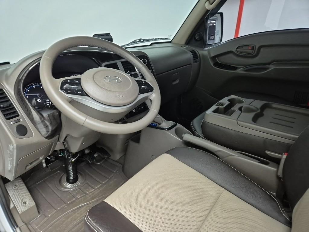 Hyundai Porter II Long Wheelbase Modern LPG 2.5 Turbo Long Wheelbase Super Cab 7