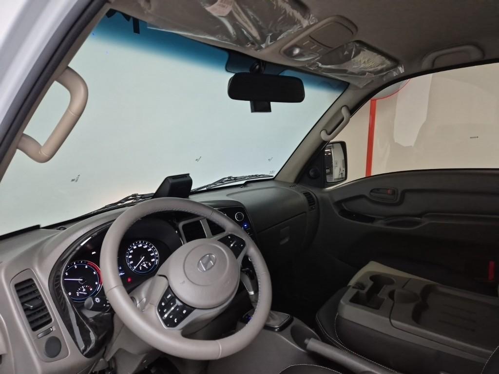 Hyundai Porter II Long Wheelbase Modern LPG Long Wheelbase Super Cab 7