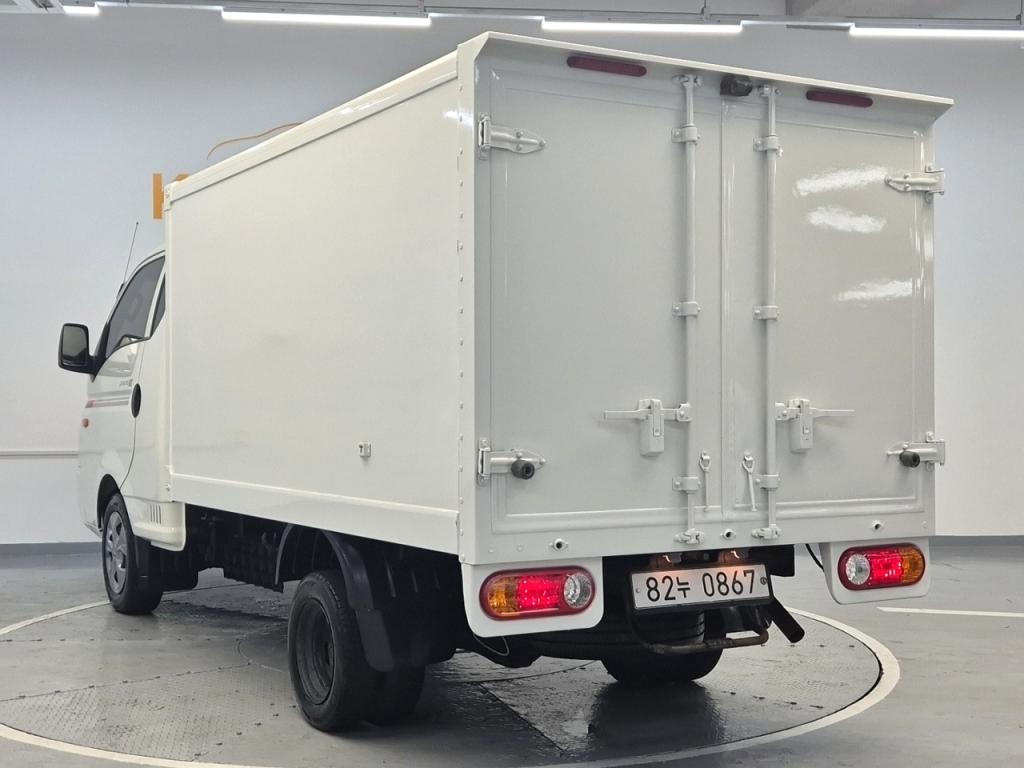 Hyundai Porter II Low Fixed Floor Long Wheelbase Super Cab 3
