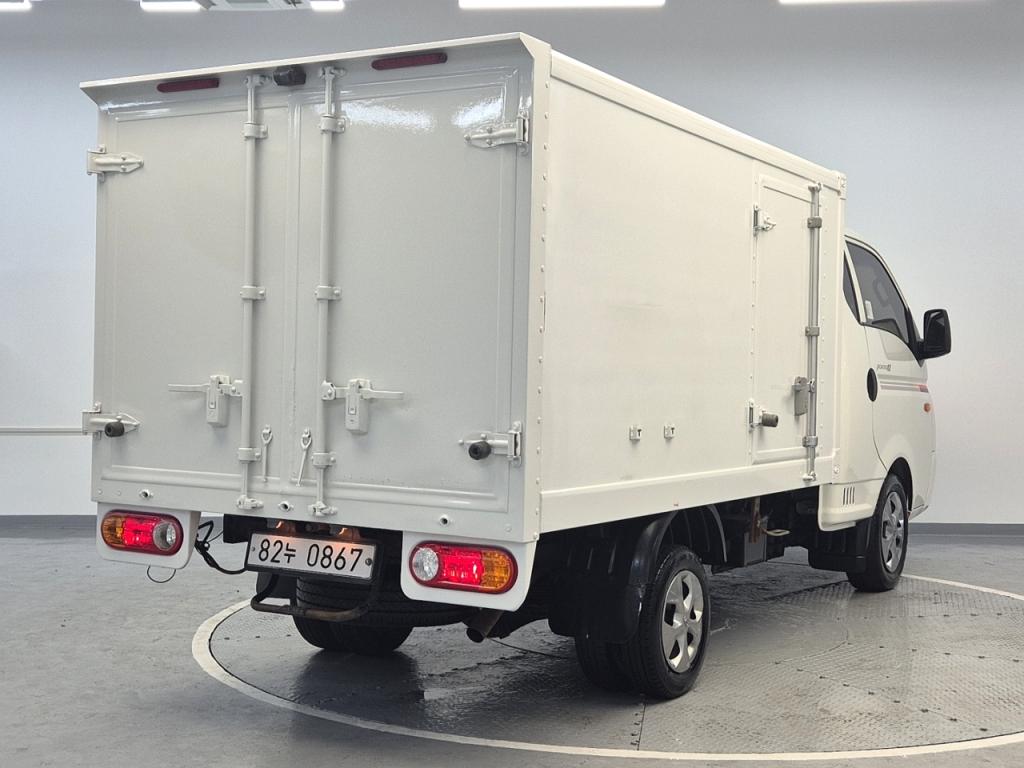 Hyundai Porter II Low Fixed Floor Long Wheelbase Super Cab 4
