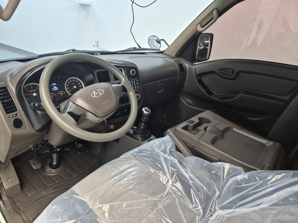 Hyundai Porter II Low Fixed Floor Long Wheelbase Super Cab 8