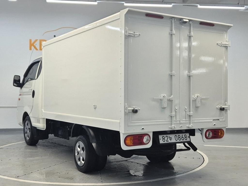 Hyundai Porter II Low Fixed Floor Long Wheelbase Super Cab 3