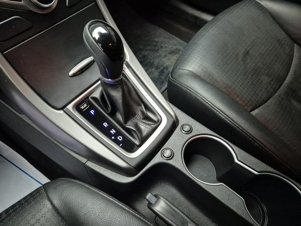 Hyundai Avante MD Style 1.6 GDi 9