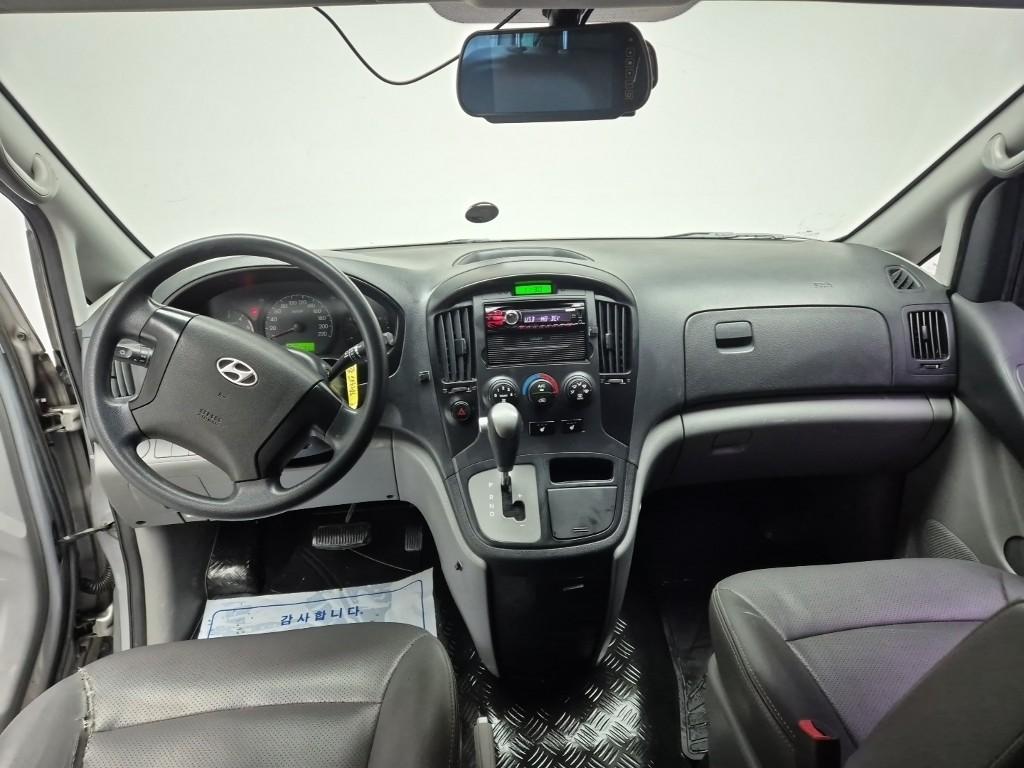 Hyundai Starex Grand CVX Deluxe 2.5 VGT/ WGT 5 Van 8