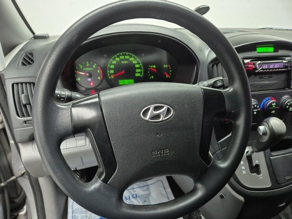 Hyundai Starex Grand CVX Deluxe 2.5 VGT/ WGT 5 Van 10