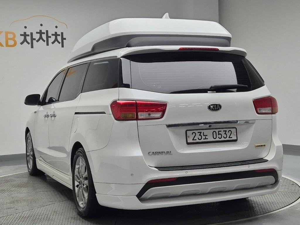 Kia Carnival 2016 photo 2