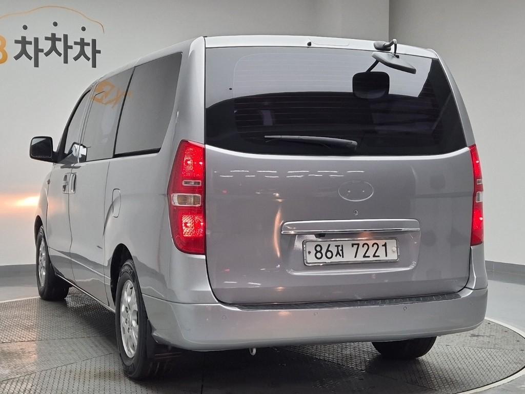 Hyundai Starex Grand CVX Luxury 2.5 VGT/ WGT 5 Van 3
