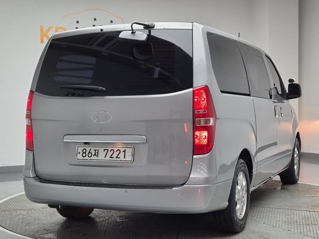 Hyundai Starex Grand CVX Luxury 2.5 VGT/ WGT 5 Van 4
