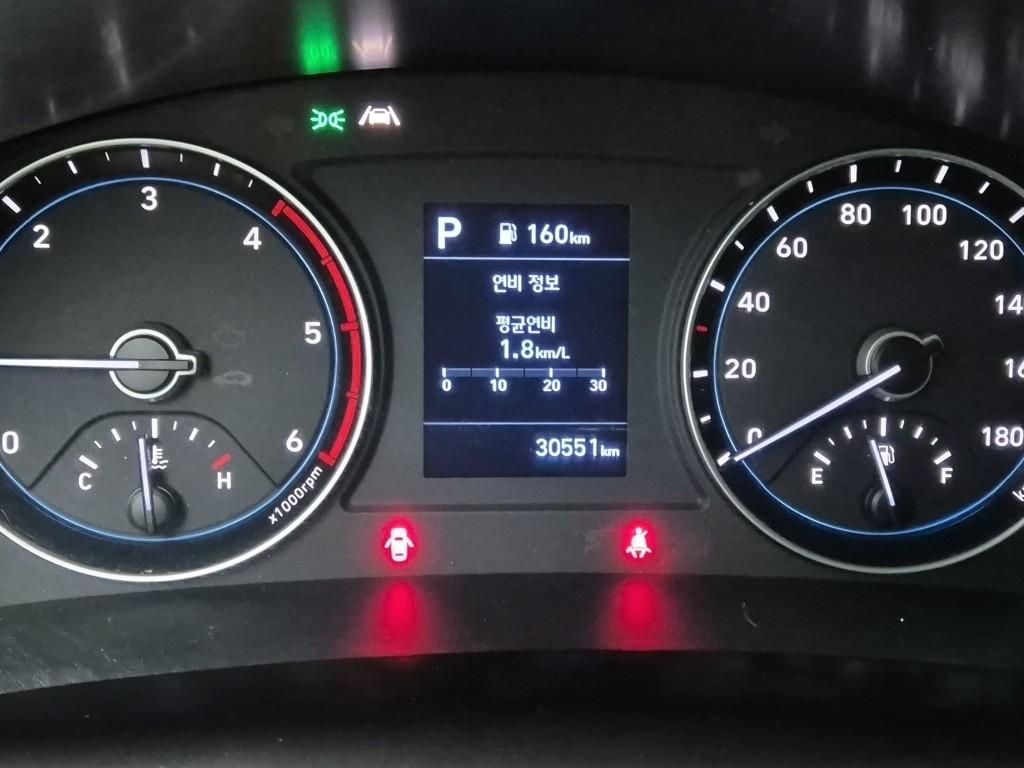 Hyundai Porter II LPG Manual LPG Wing body Manual Long Wheelbase Super Cab 6