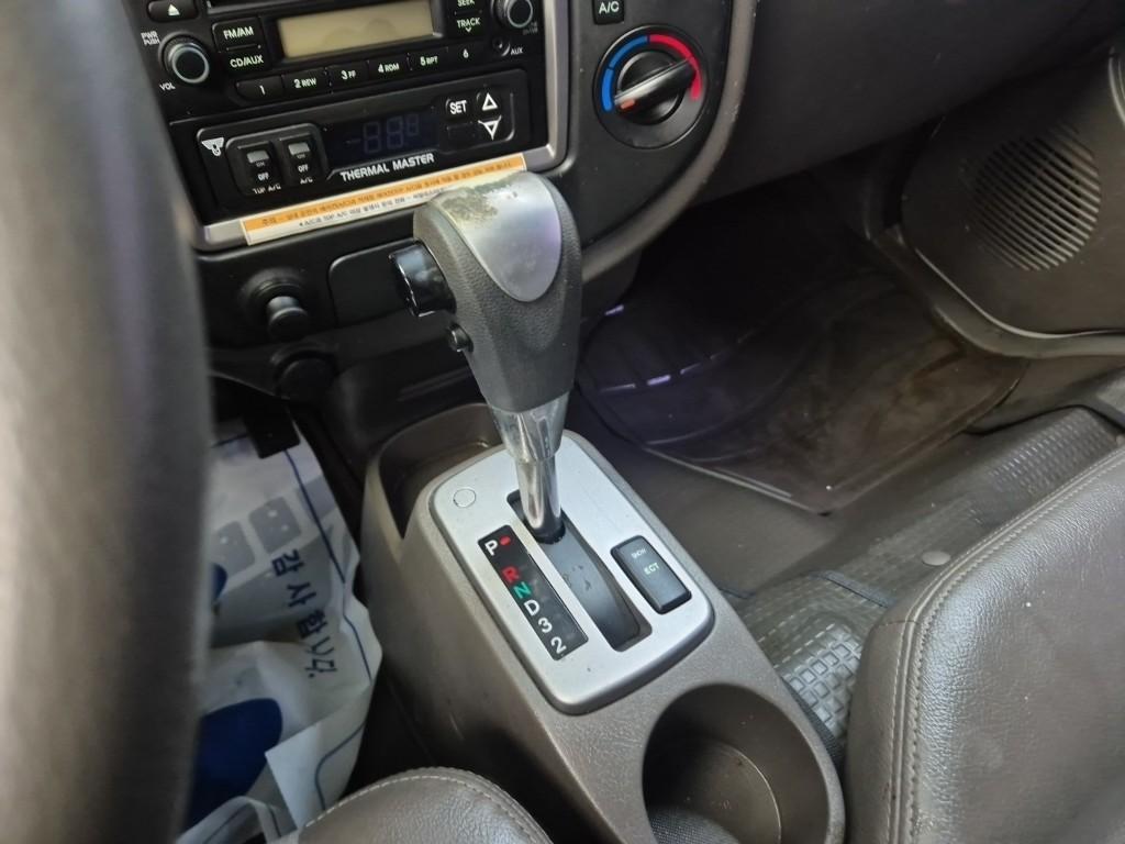 Hyundai Porter II City Van Long Wheelbase Super Cab 8